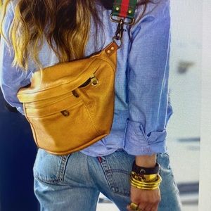 Parker & Thatch Cross Your Heart Sling Bag - Butterscotch leather